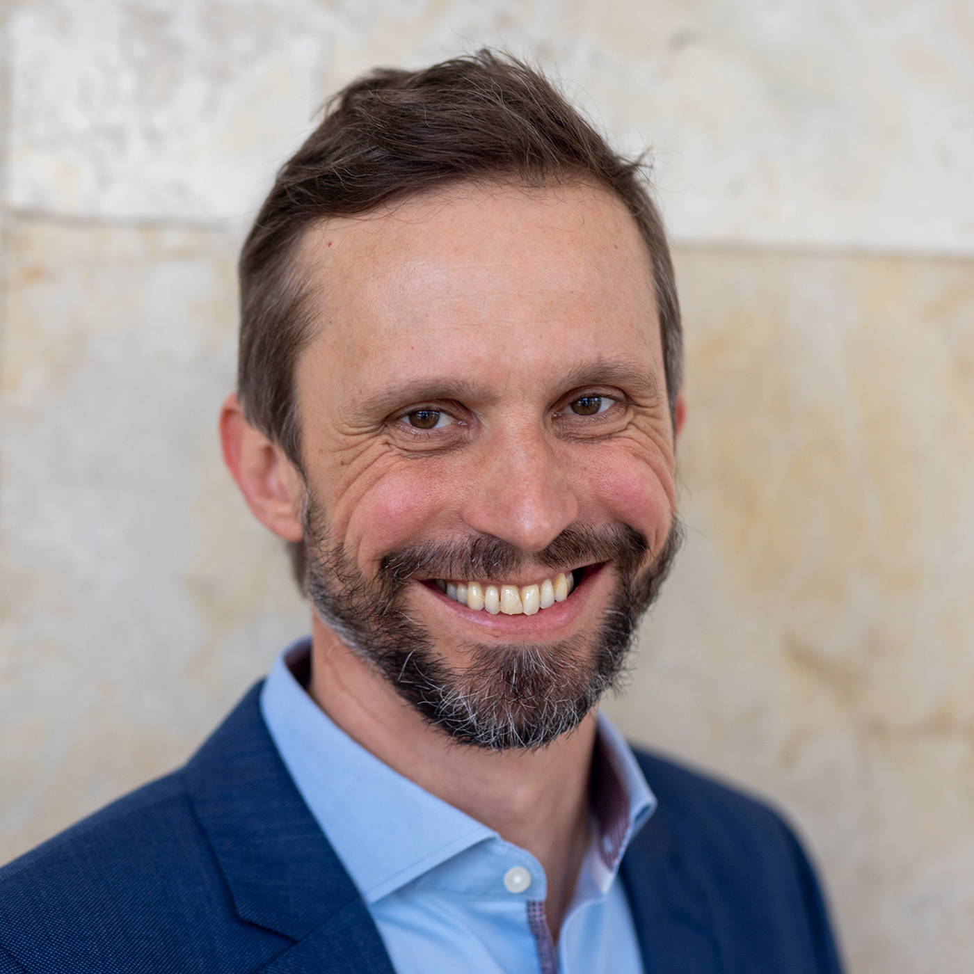 "Als Kind durfte ich kein Fernsehen gucken." | hr-Intendant Florian Hager über Herausforderungen der Medienlandschaft