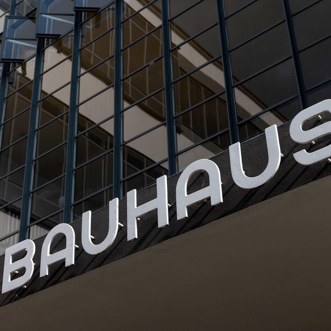 "Man muss eine Stadt als Ökosystem verstehen." | Philipp Oswalt über Bausünden und die Zukunft des Städtebaus