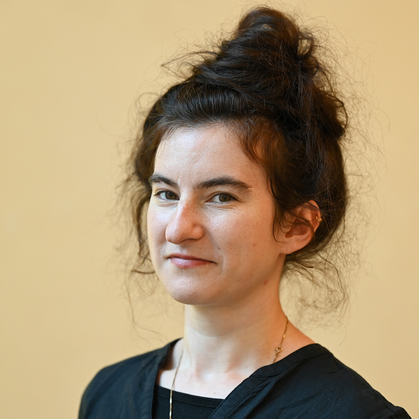"Ich wollte die diffusen Seiten von Rassismus zeigen." | Deniz Ohde über ihren Debütroman "Streulicht"