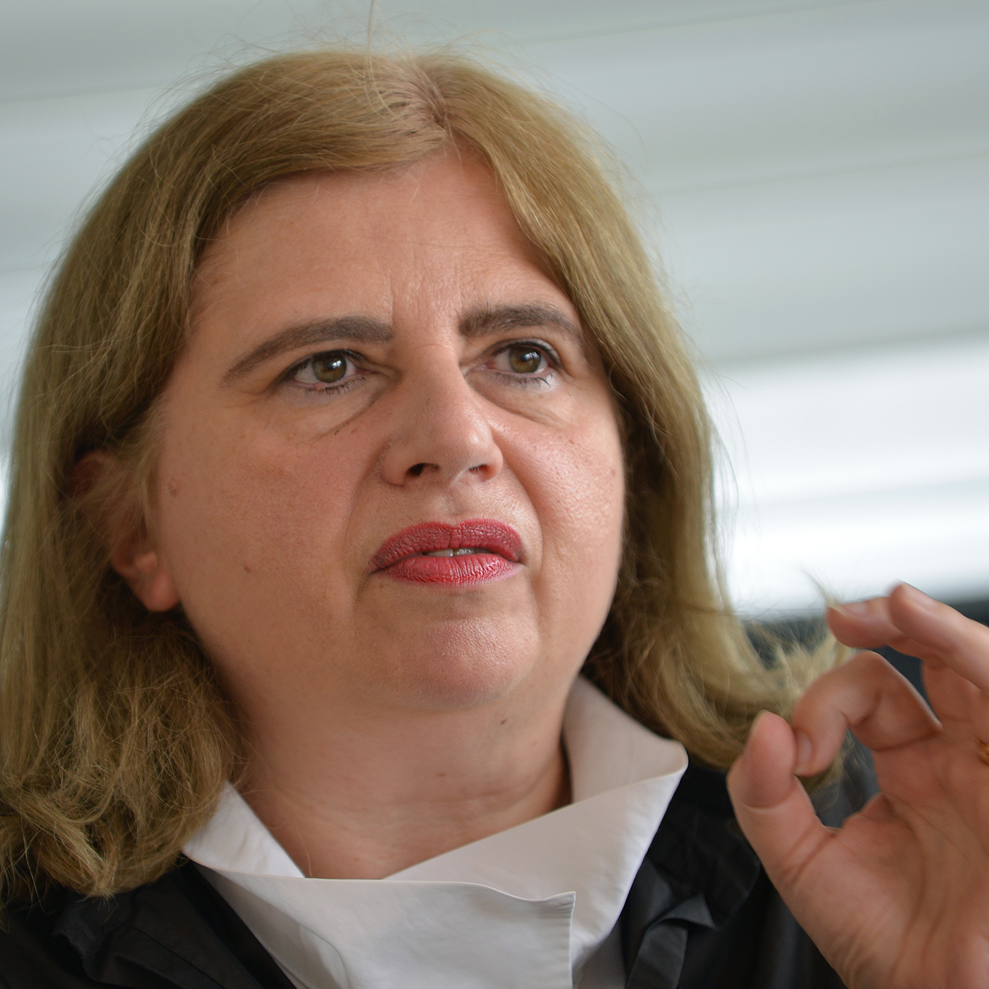 "Ganz ohne Ironie oder Humor komme ich nicht durch." | Erinnerung an die Schriftstellerin Sibylle Lewitscharoff