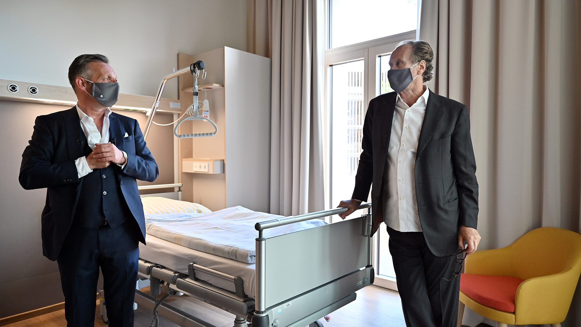 "Warum muss ein Krankenhaus nach Krankenhaus riechen?" | David- Ruben Thies über eine Klinik, wo Patienten Gäste sind