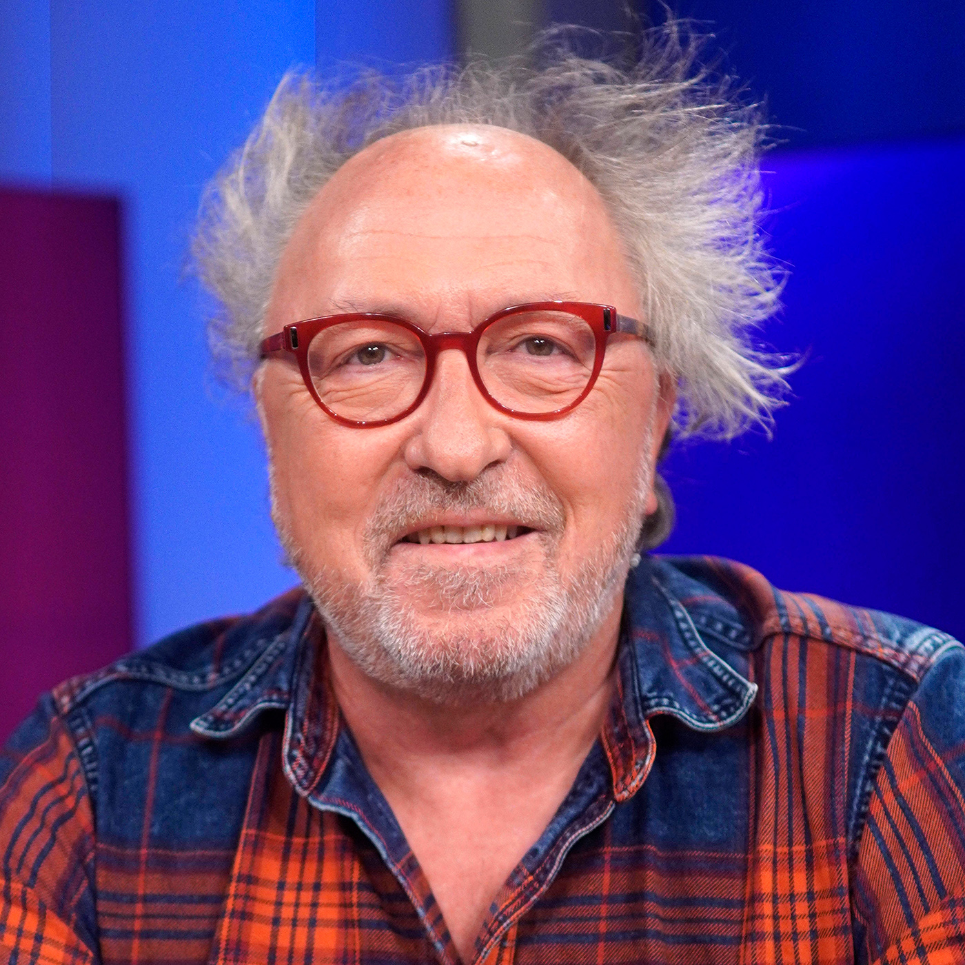 "Präsenz zeigen, Gesicht zeigen und fröhlich sein." | Urban Priol, Kabarettist