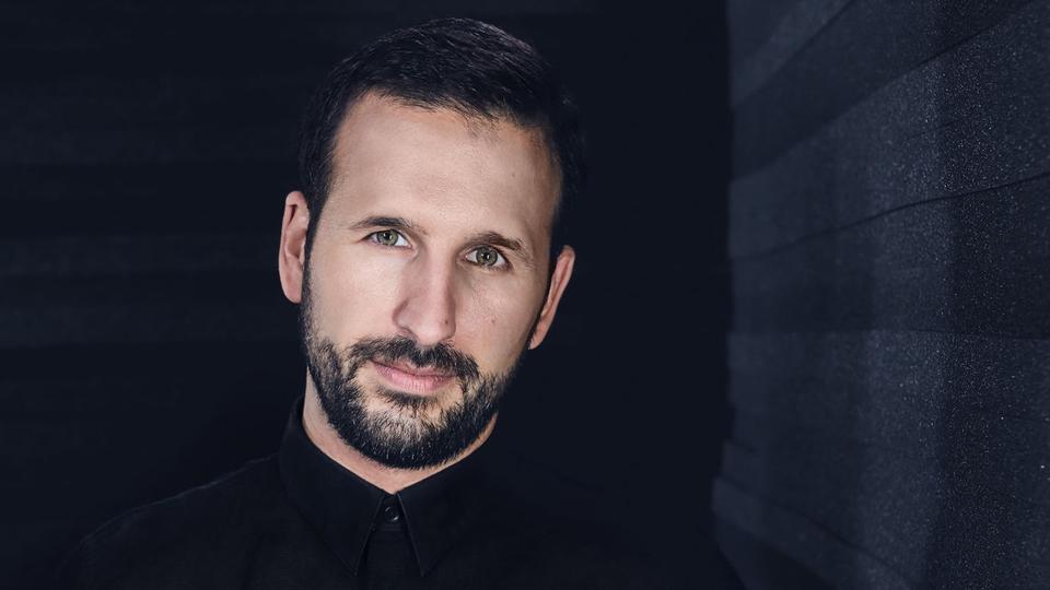 "Mir macht es Freude Menschen zu helfen, die bessere Version von sich selbst zu sein." | Marco Arena, Star-Friseur